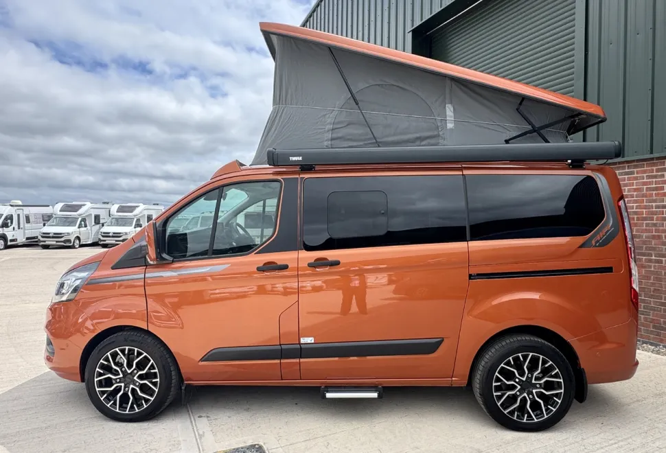 Auto-Sleepers  Custom Air Auto (T-00136) 