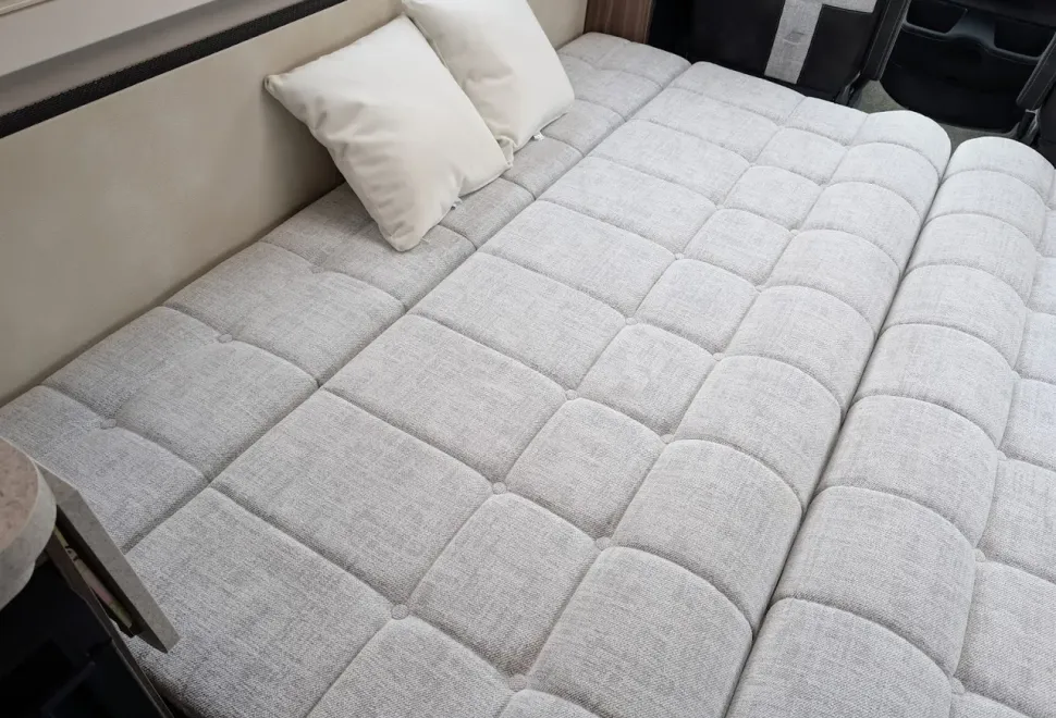 Auto-Sleepers  Bourton (K-05588) 