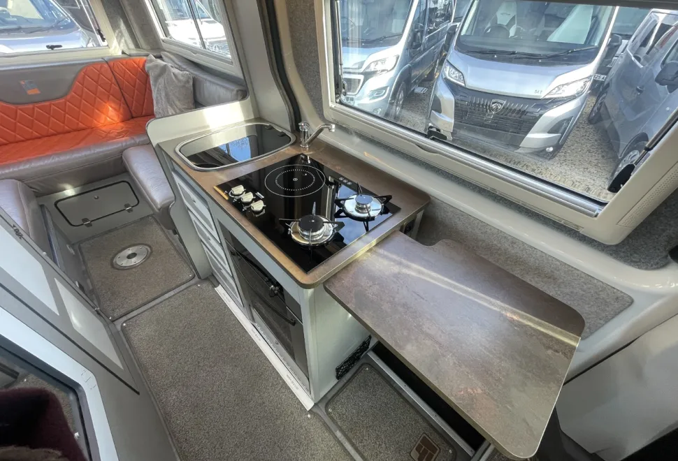 IH  600 CRL, Volkswagen 177BHP Auto 2019