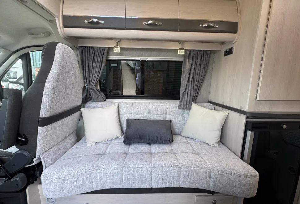 Auto-Sleepers  Kingham (BN P-09830) 