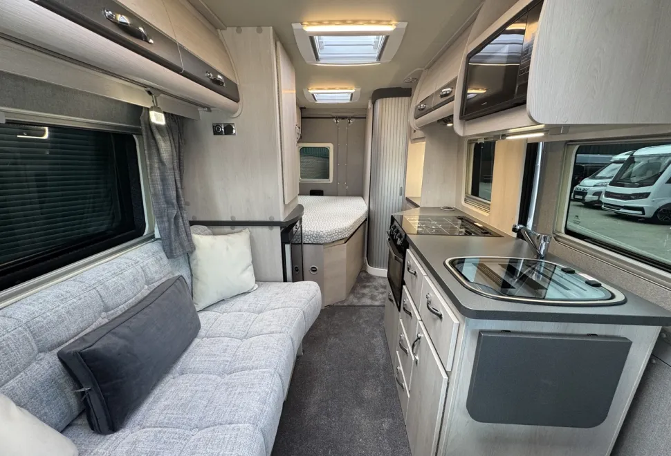Auto-Sleepers  Kingham (BN P-09830) 
