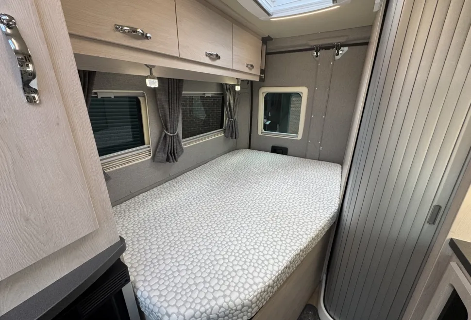 Auto-Sleepers  Kingham (BN P-09830) 