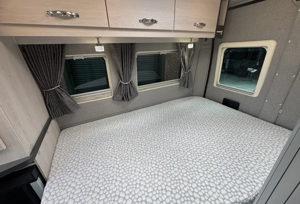 Auto-Sleepers  Kingham (BN P-09830) 