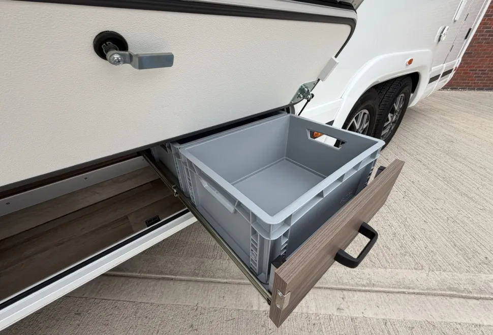 Coachman  Travel Master Imperial 845 (BN: 7726) 
