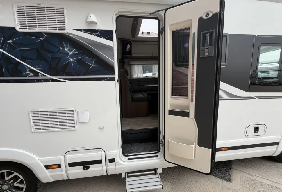 Coachman  Travel Master Imperial 845 (BN: 7726) 