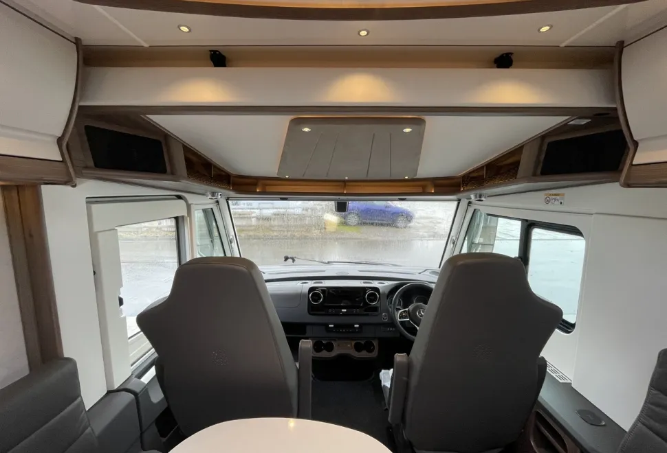 Coachman  Travel Master Imperial 845 (BN: 7726) 