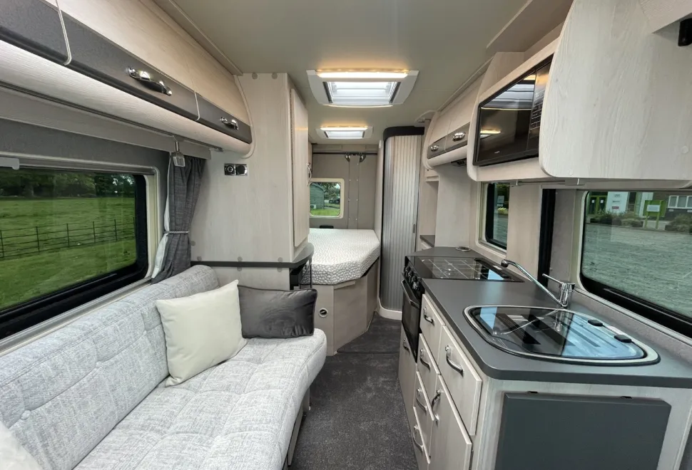 Auto-Sleepers  Kingham 180BHP Auto (P-09759) 