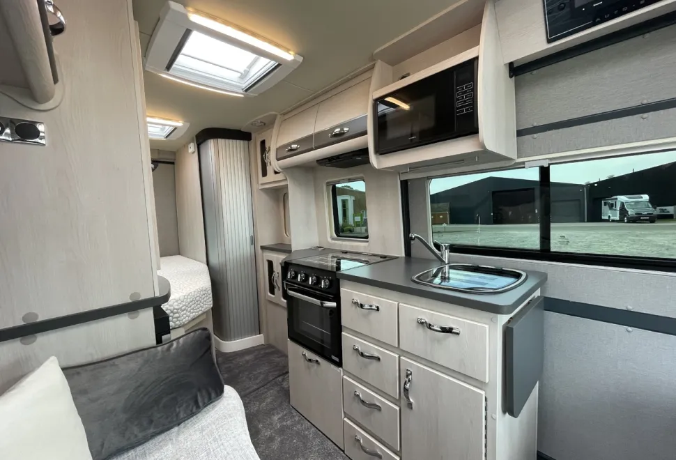 Auto-Sleepers  Kingham 180BHP Auto (P-09759) 