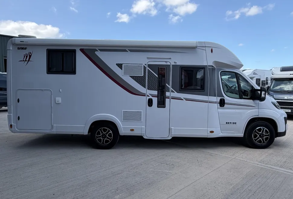 Rapido  696F 2025