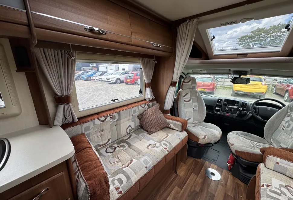 Auto-Sleepers  Broadway EB 2015