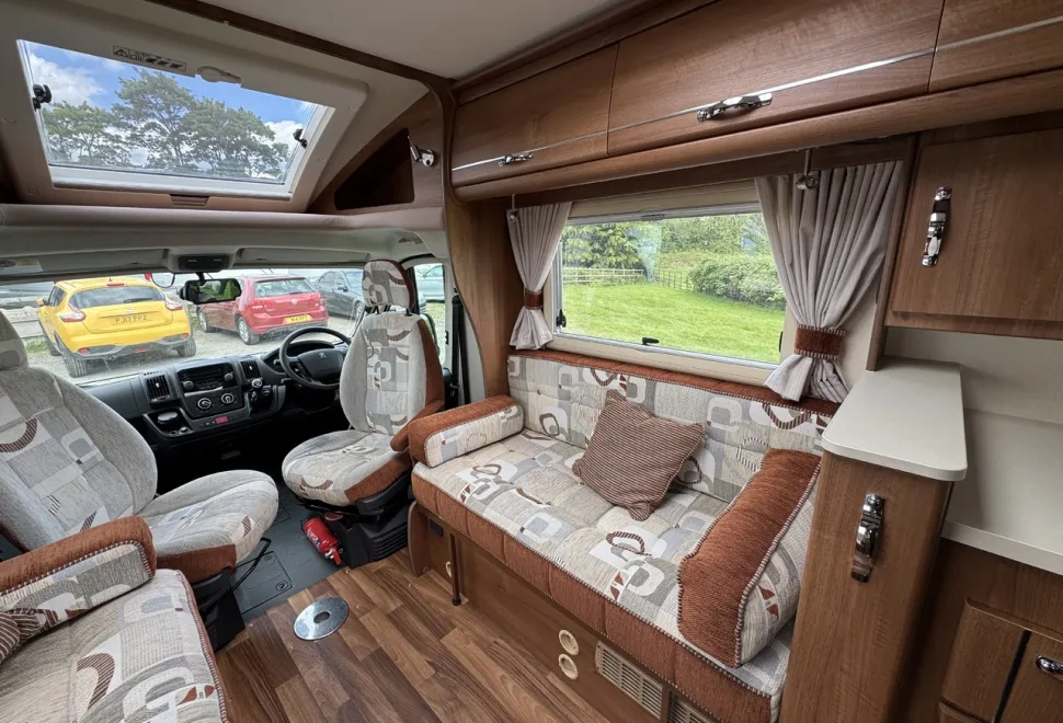 Auto-Sleepers  Broadway EB 2015