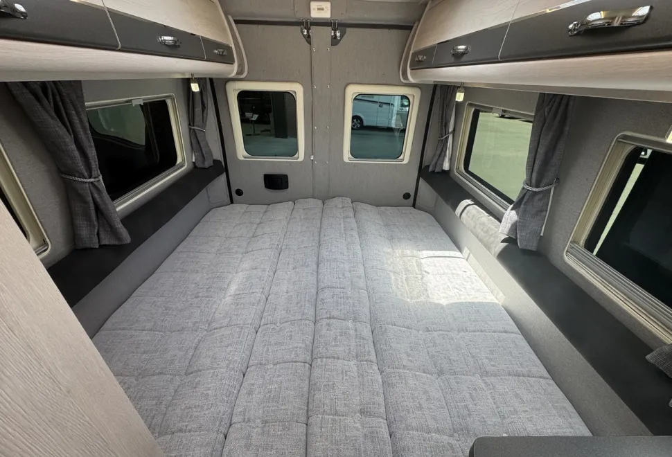 Auto-Sleepers  Warwick XL (P-09751) 