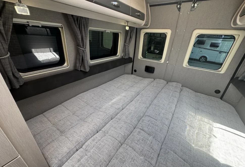 Auto-Sleepers  Warwick XL (P-09751) 