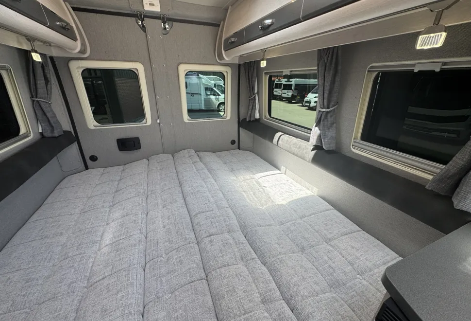 Auto-Sleepers  Warwick XL (P-09751) 