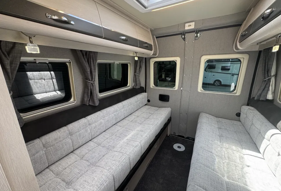 Auto-Sleepers  Warwick XL (P-09751) 