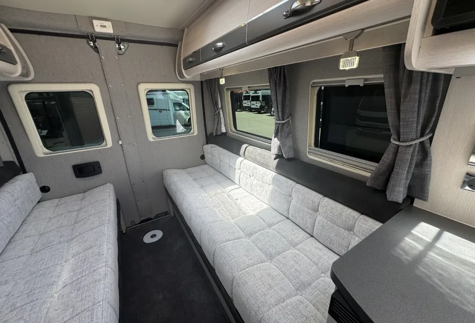 Auto-Sleepers  Warwick XL (P-09751) 