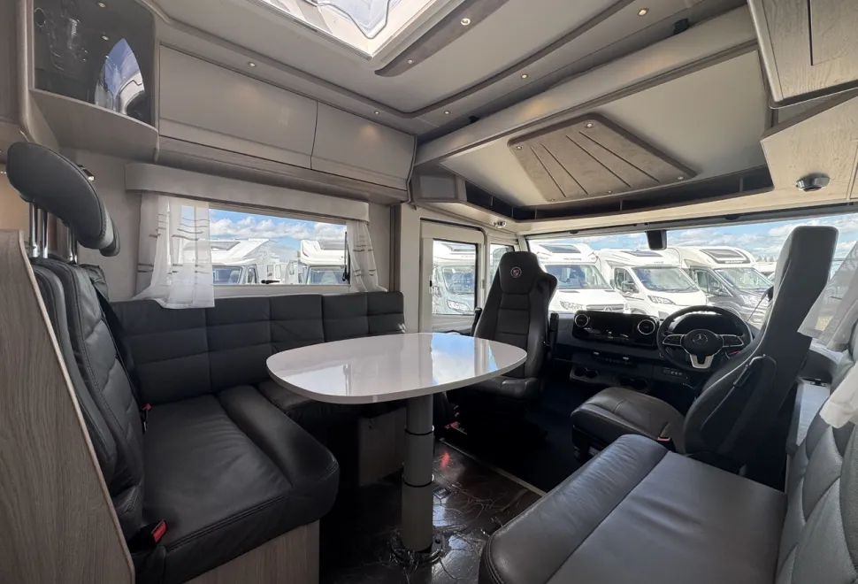 Coachman  Travel Master Imperial 845 26 Reg<br