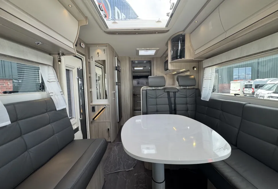Coachman  Travel Master Imperial 845 26 Reg<br