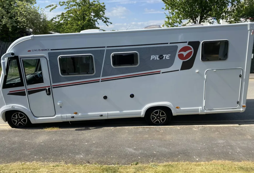Pilote Evidence G740 FGJ 