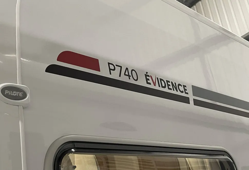 Pilote P740 FGJ Evidence  