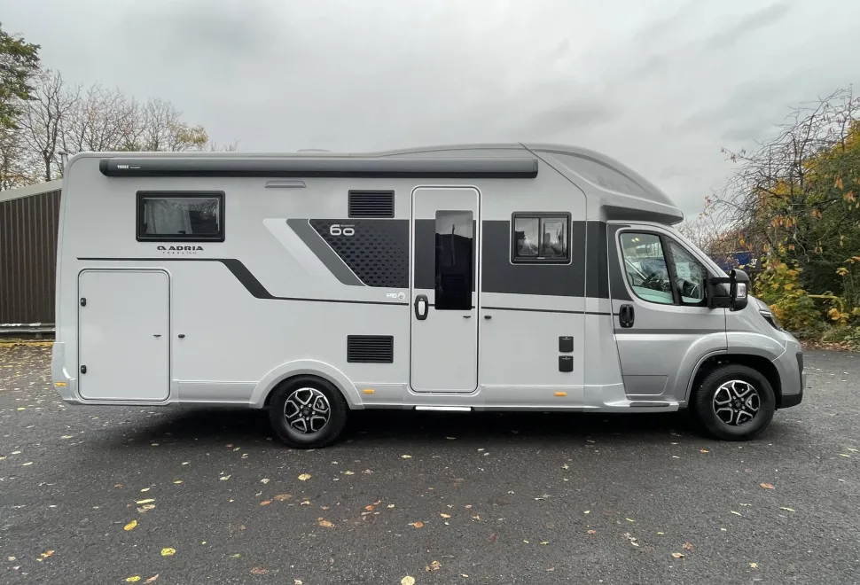 Adria Coral 60Y Selection 670 DL 
