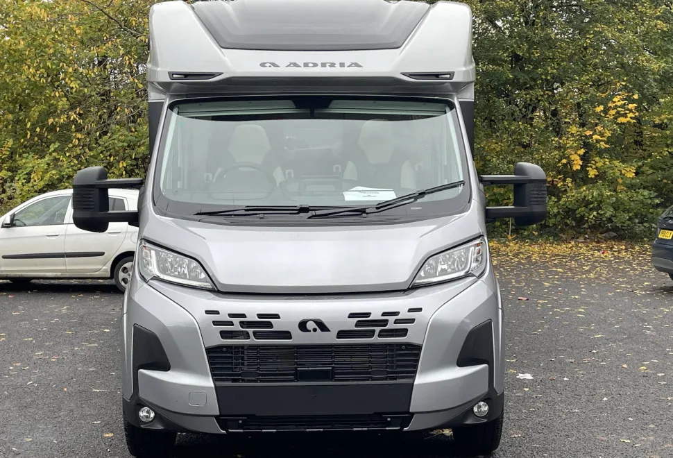 Adria Coral 60Y Selection 670 DL 