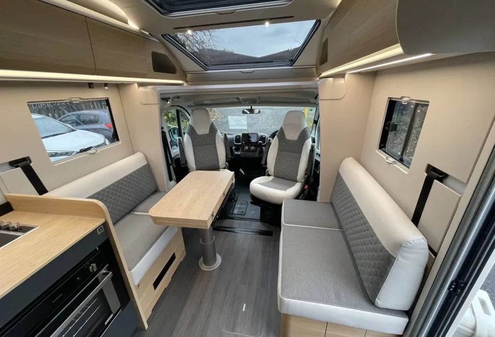Adria Coral 60Y Selection 670 DL 
