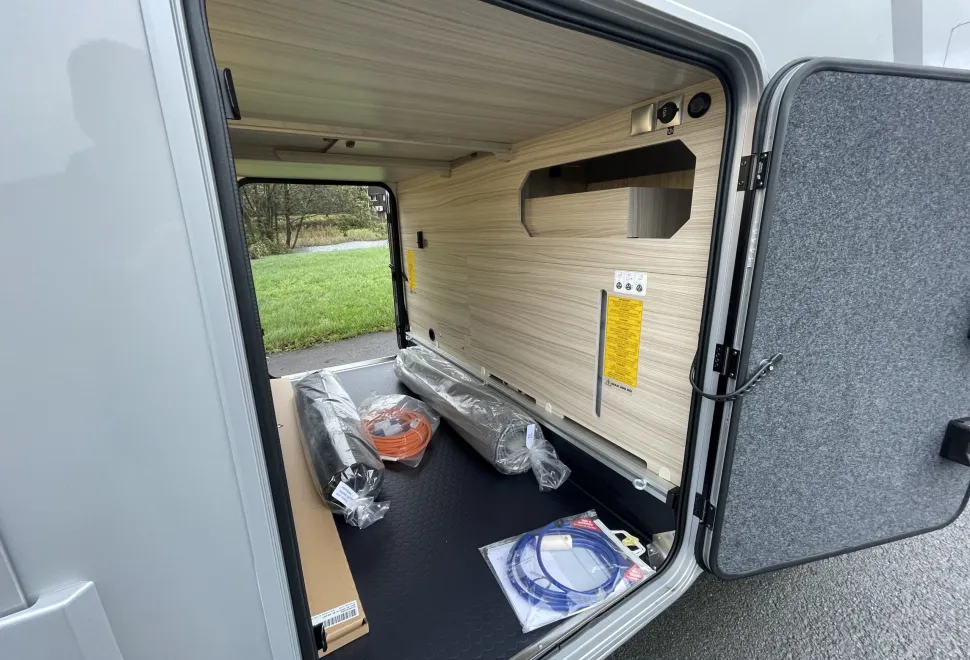 Adria Supreme Compact DL 