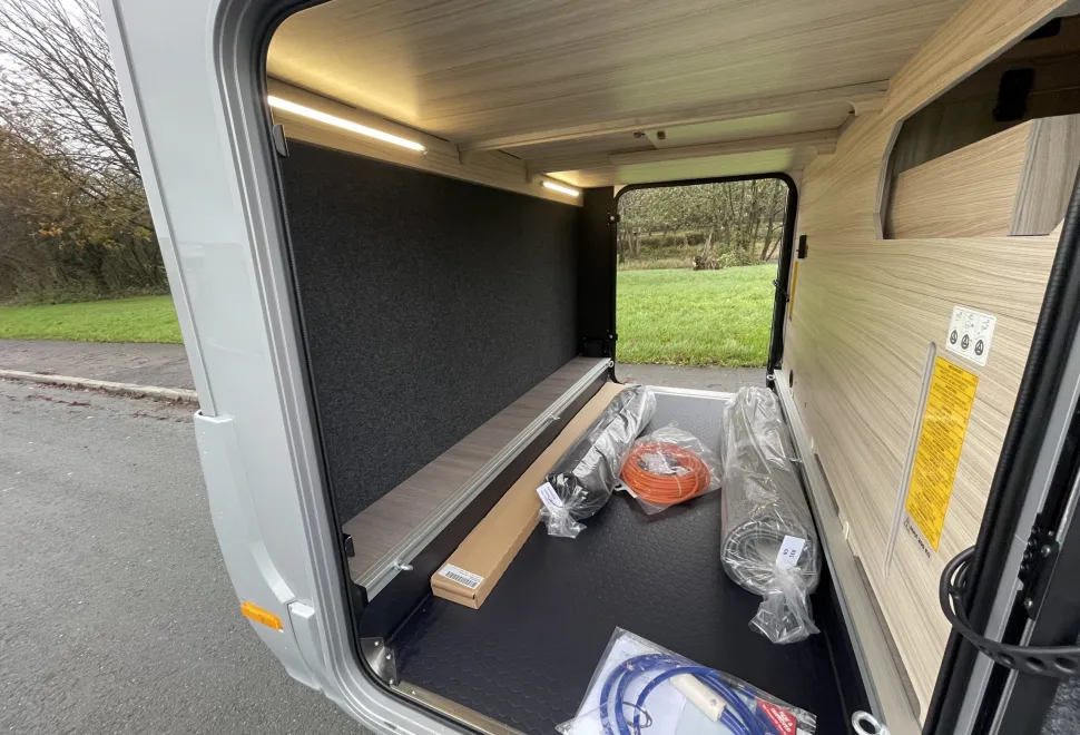 Adria Supreme Compact DL 