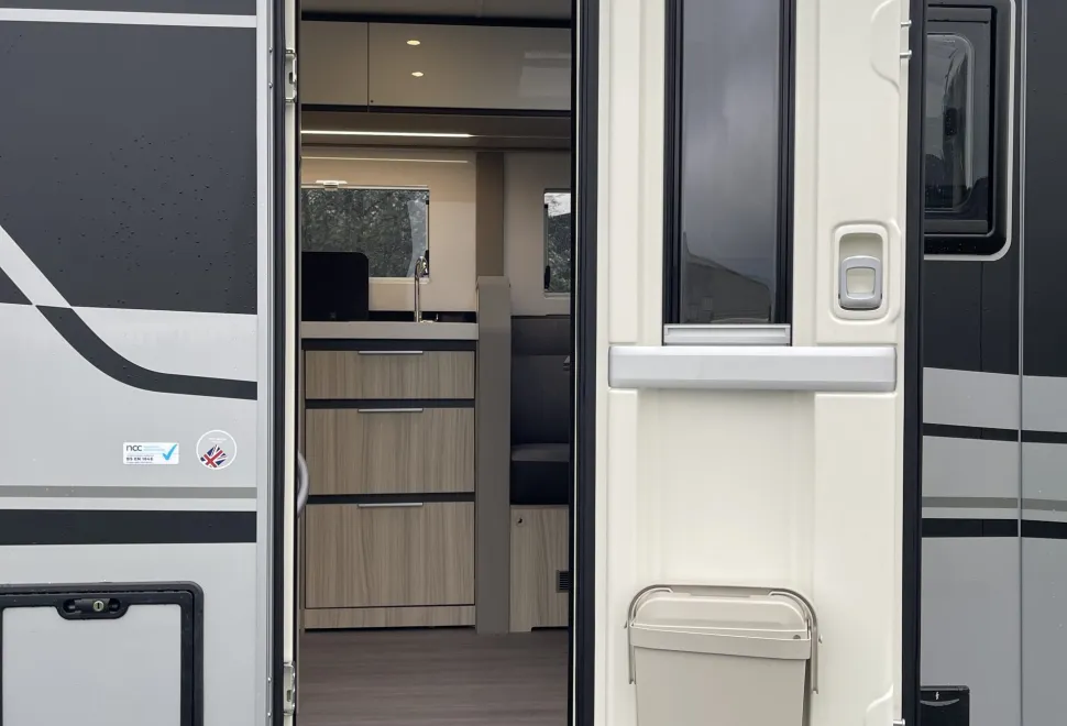 Adria Supreme Compact DL 