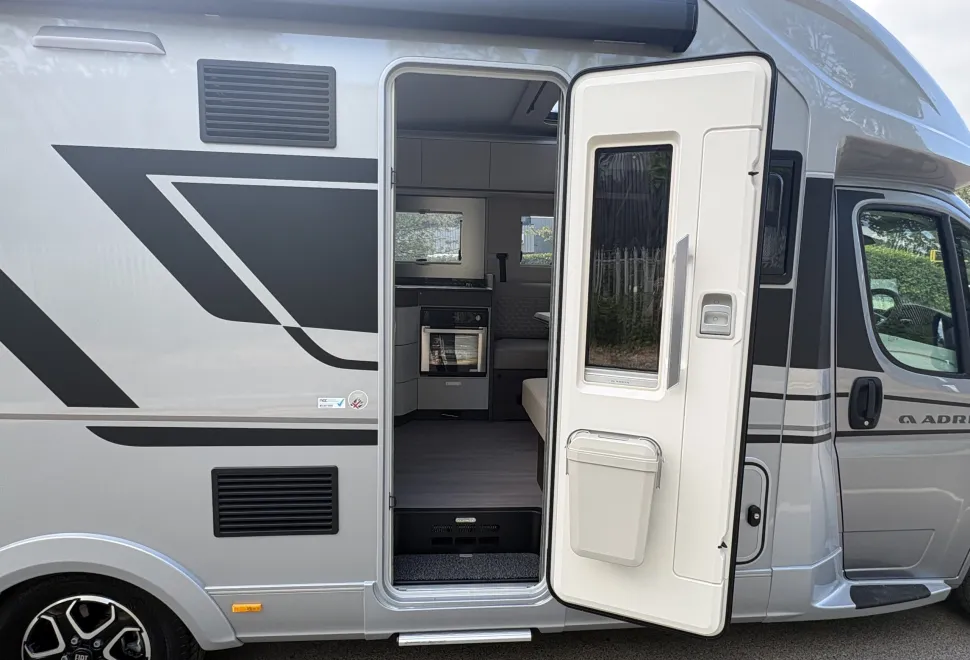 Adria  Coral 670 DC Supreme Coral 670 DC Supreme 
