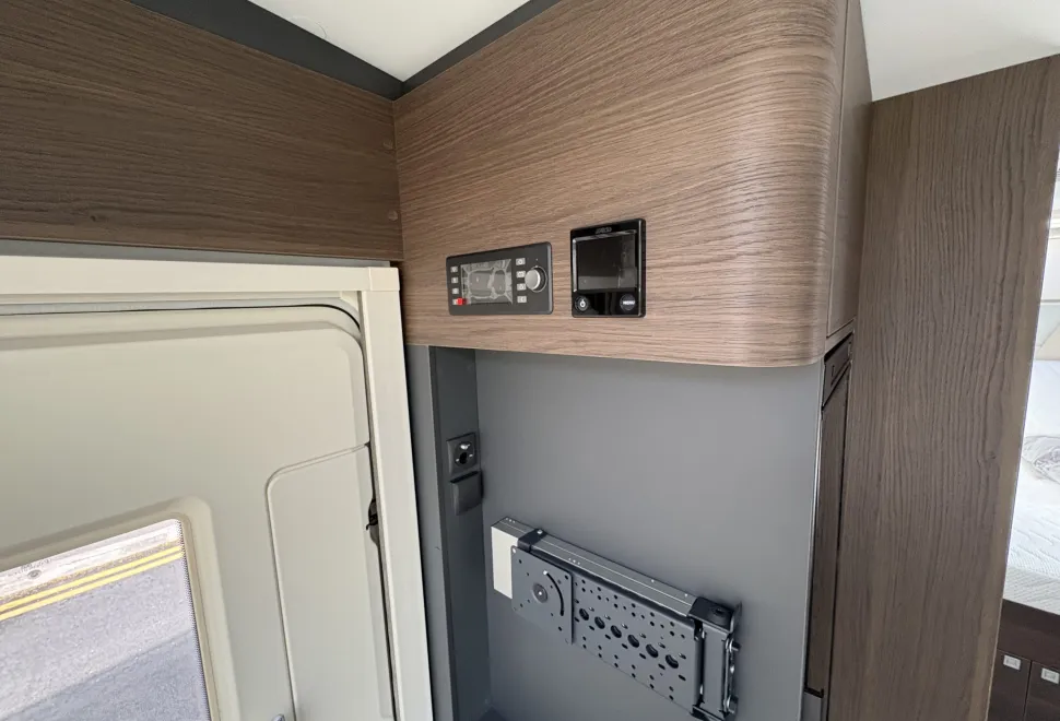 Adria  Coral 670 DC Supreme Coral 670 DC Supreme 