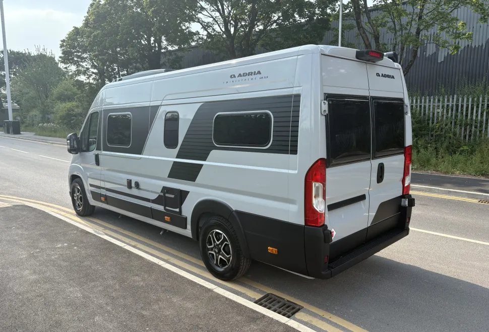 Adria Twin 640 SLB Supreme Twin 640 SLB Supreme 