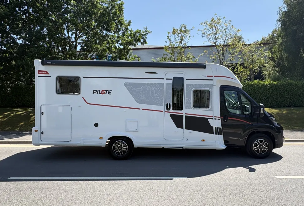 Pilote Evidence P740 FGJ 