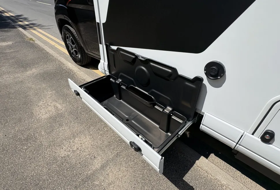 Pilote Evidence P740 FGJ 