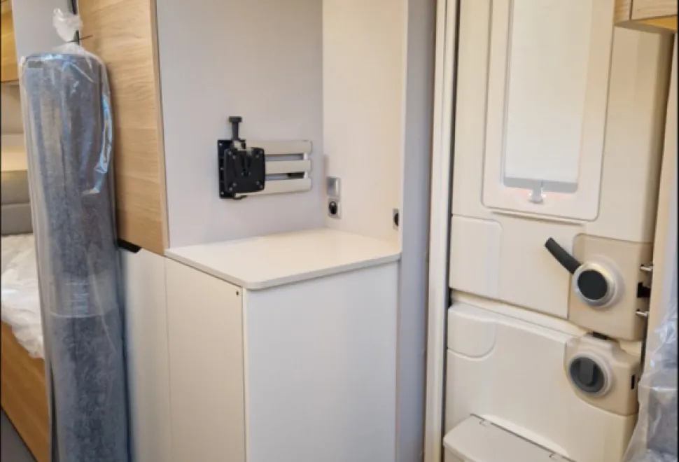 Adria Adora Seine 2024