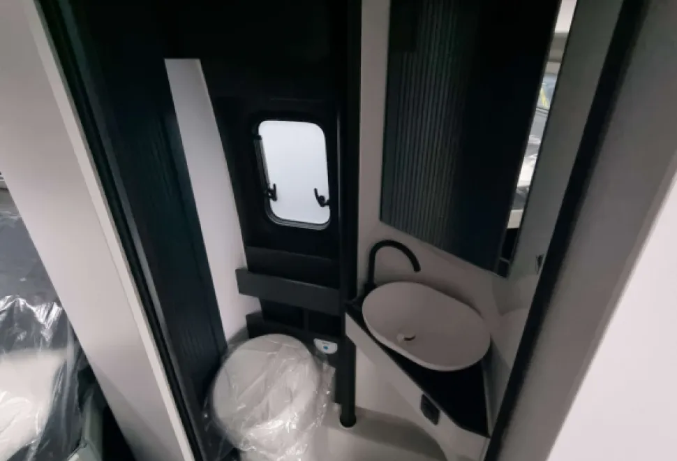 Adria  Twin Supreme 640 SGX 2025
