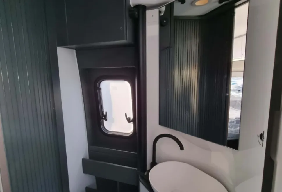 Adria  Twin Supreme 640 SGX 2025
