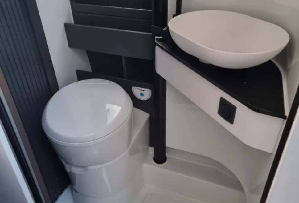 Adria  Twin Supreme 640 SGX 2025