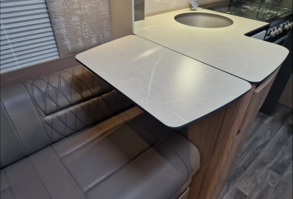 Swift Elegance Grande 780 2024