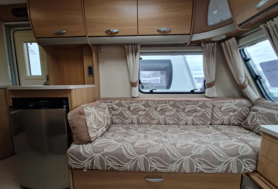 Swift Charisma 220 2011