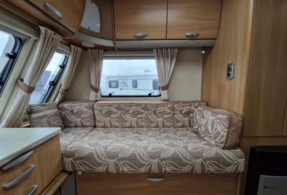 Swift Charisma 220 2011