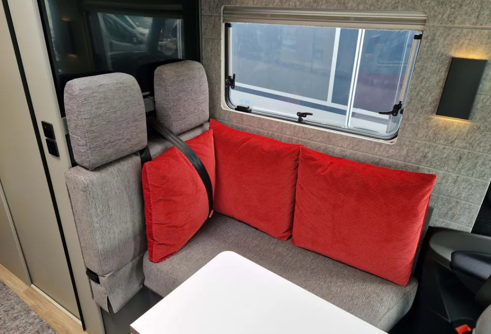 Niesmann + Bischoff iSmove 7.3 F 2025