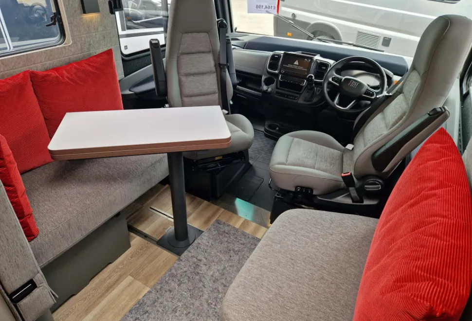 Niesmann + Bischoff iSmove 7.3 F 2025
