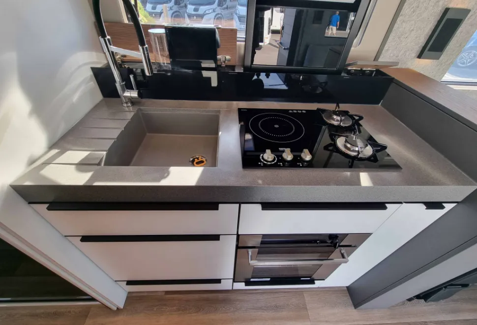 Niesmann + Bischoff Arto 88 2025