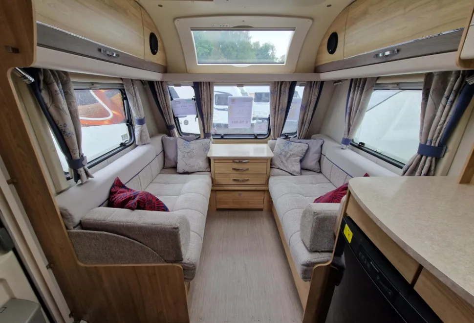Elddis  Chatsworth 550 2016