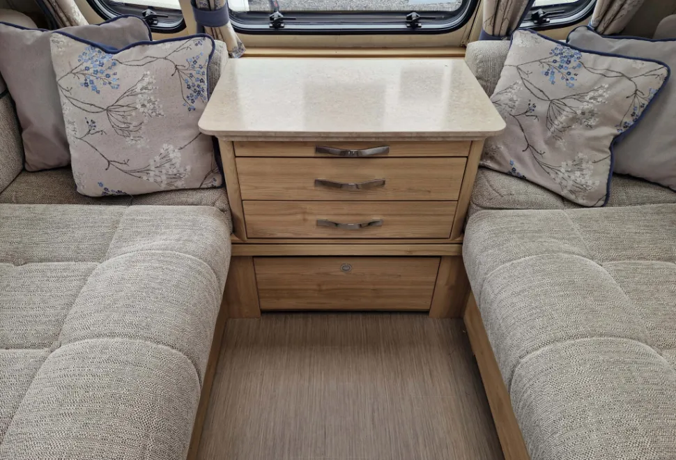 Elddis  Chatsworth 550 2016