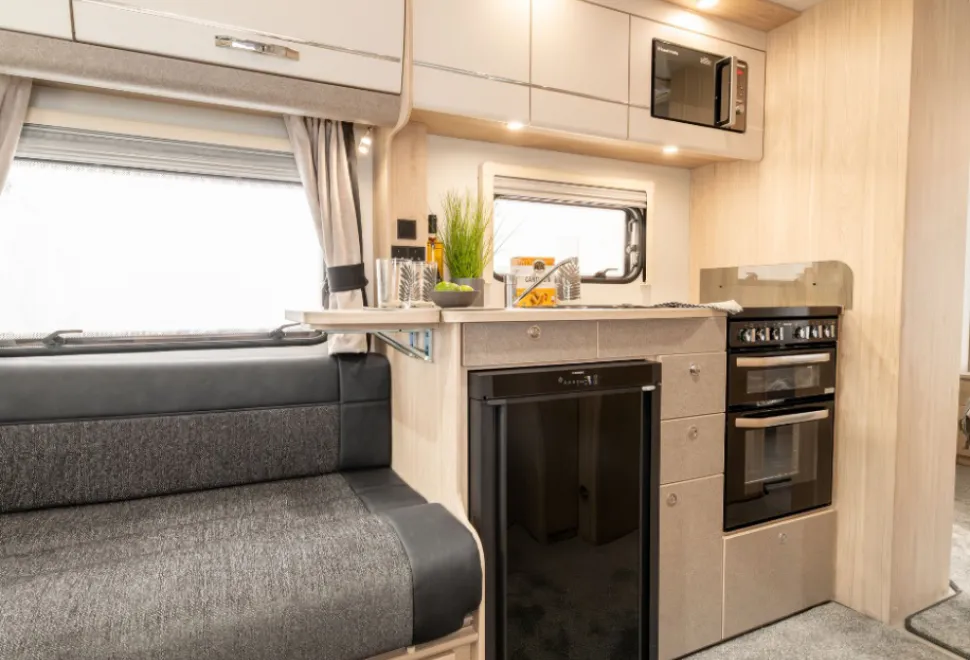 Elddis Avante Apex 550 2026