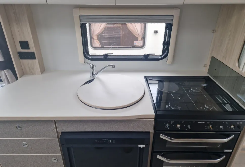 Elddis Avante Apex 554 2026