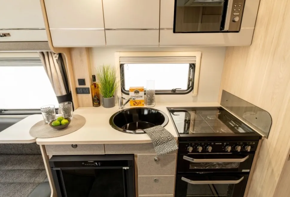 Elddis Avante Apex 860 2026
